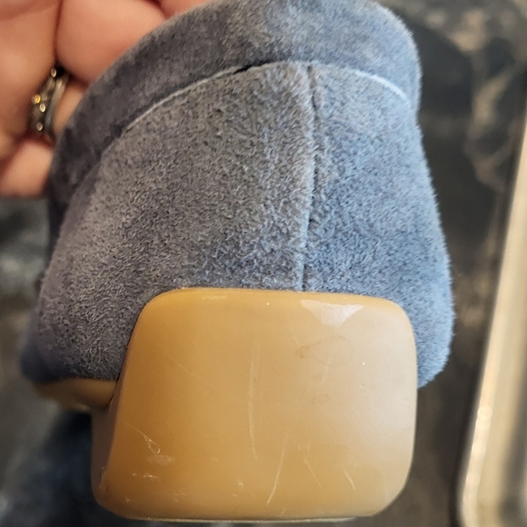 G.H. Bass Co. Bonnie Light Blue Suede Moccasins/Loafers with Tassels, Sz. 7 - Picture 5 of 12